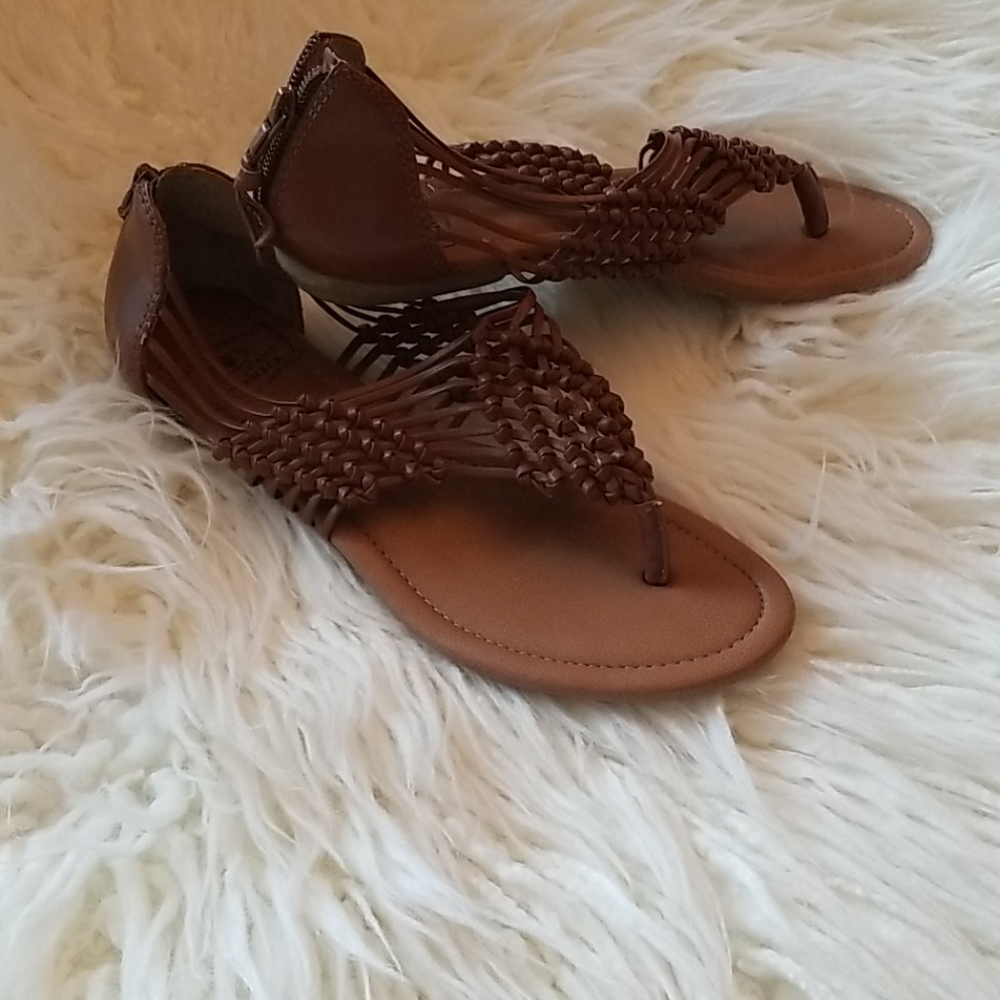 Lucky Brand Cognac color thong sandals